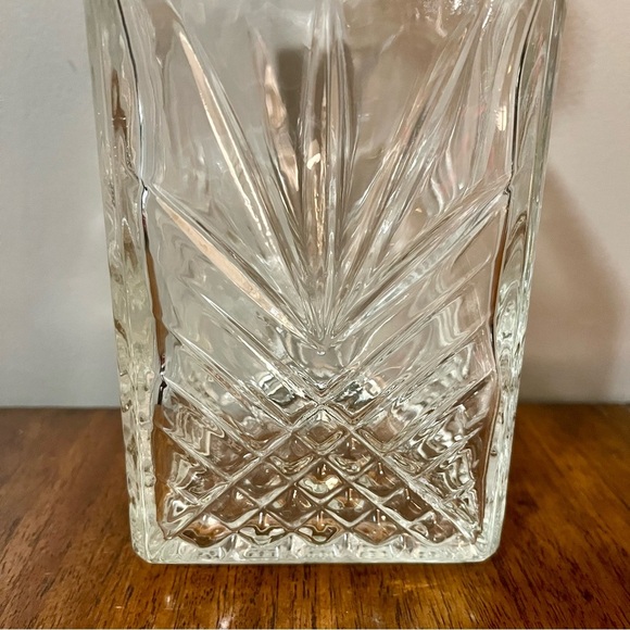 Beautiful Vintage WHISKEY/Tequi
Decanter 1960 Cut Glass With a fan design. Italy - Picture 2 of 11